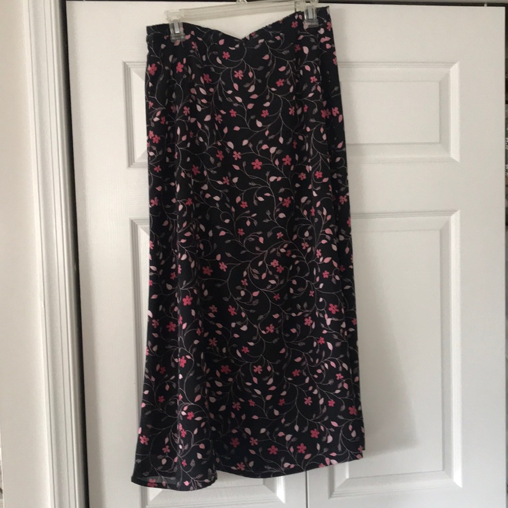 Ladies size Large, lined skirt. Black with different shades of pink flowers.